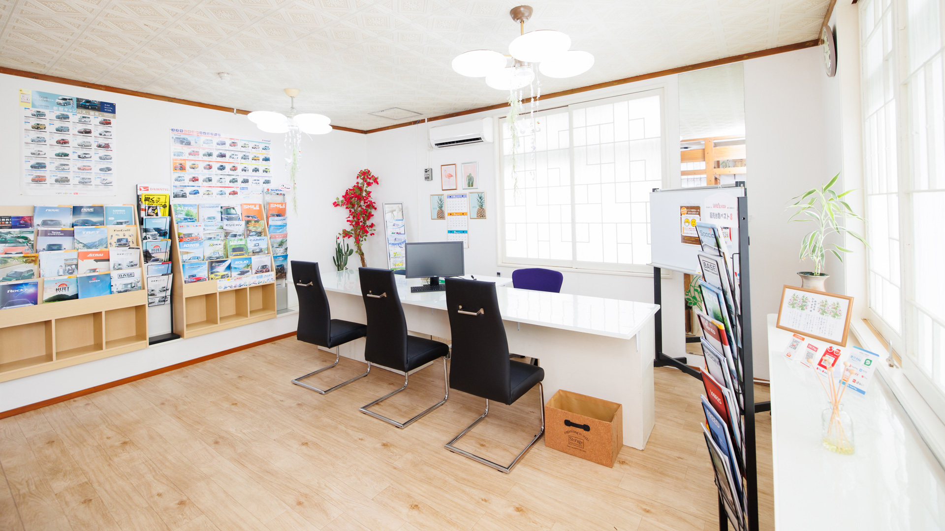 沖縄で新車購入、車検、鈑金、整備なら沖縄市の宮平自動車整備工場へお任せください。