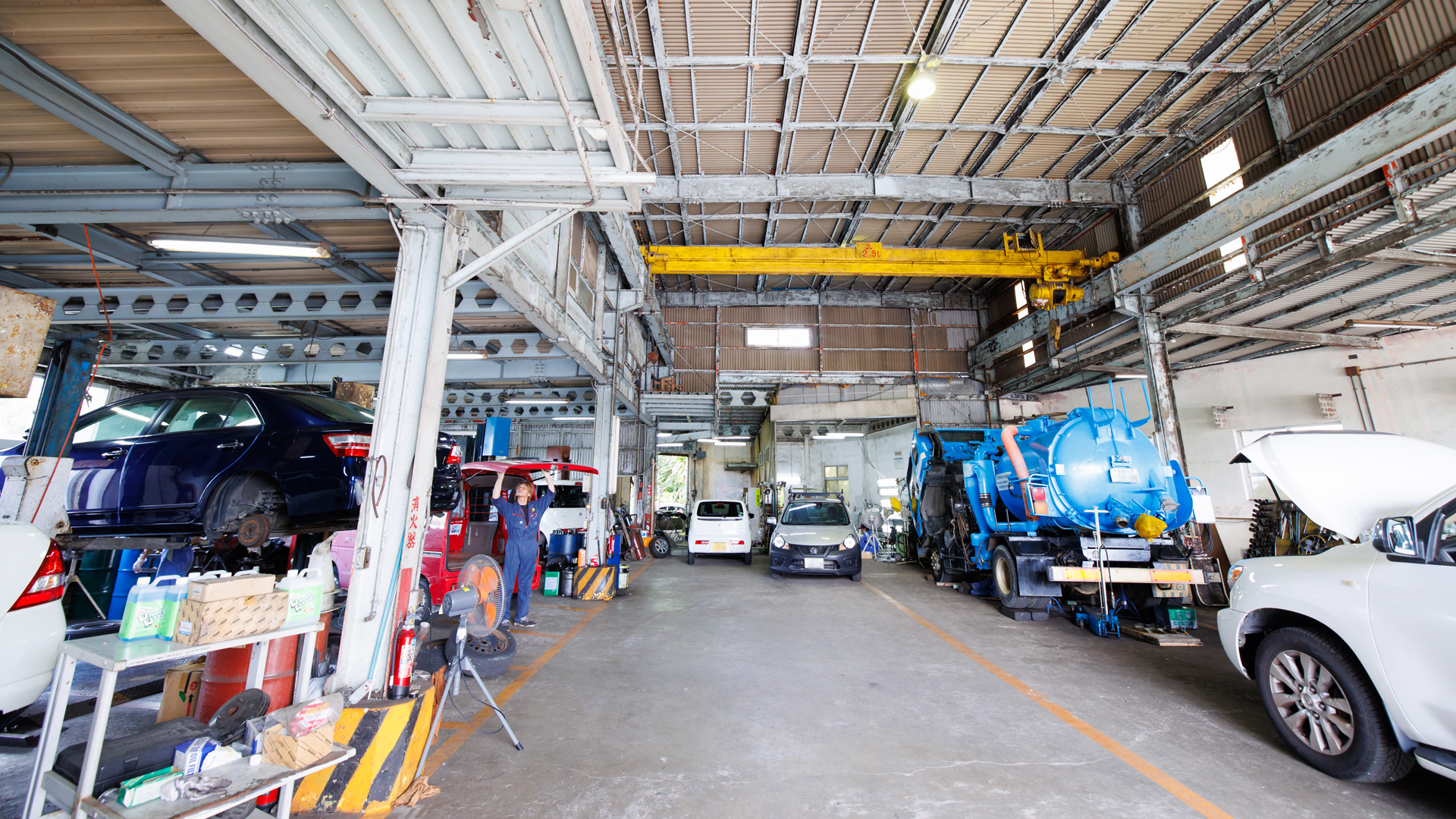 沖縄で新車購入、車検、鈑金、整備なら沖縄市の宮平自動車へお任せください。